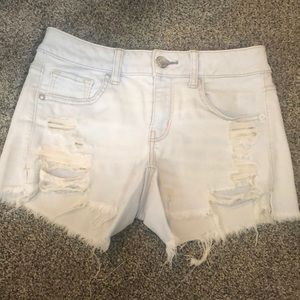 American Eagle denim distressed shorts. MIDI. Size 4. Excellent condition